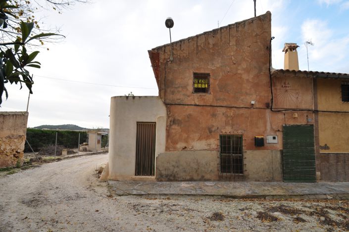 Image No.20-6 Bed Townhouse for sale