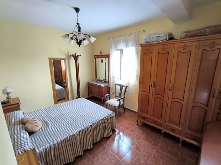 Image No.17-4 Bed Country House for sale