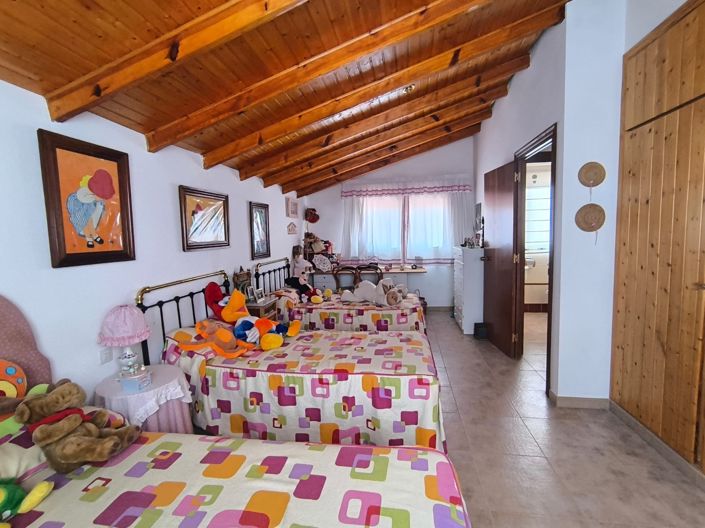 Image No.11-7 Bed Villa for sale