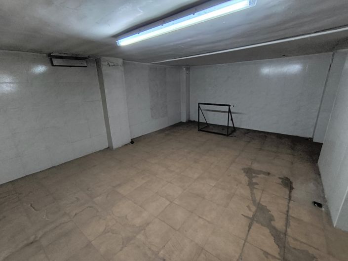 Image No.10-6 Bed Commercial for sale