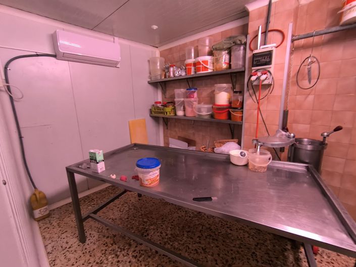 Image No.4-6 Bed Commercial for sale