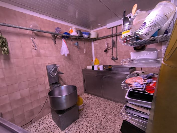 Image No.5-6 Bed Commercial for sale