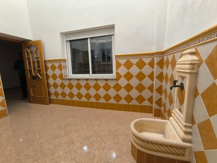 Image No.11-4 Bed Townhouse for sale