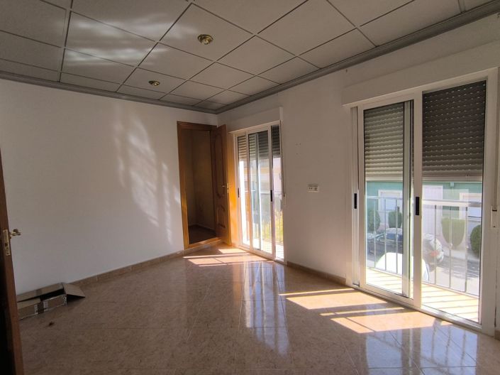 Image No.14-4 Bed Townhouse for sale