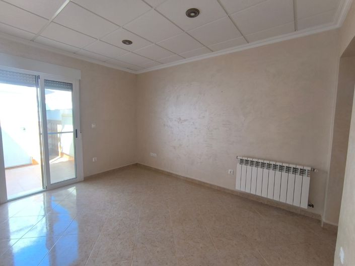 Image No.17-4 Bed Townhouse for sale