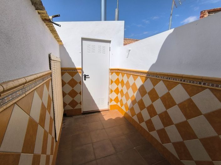 Image No.18-4 Bed Townhouse for sale