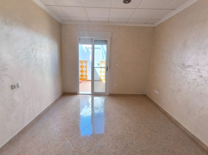 Image No.19-4 Bed Townhouse for sale