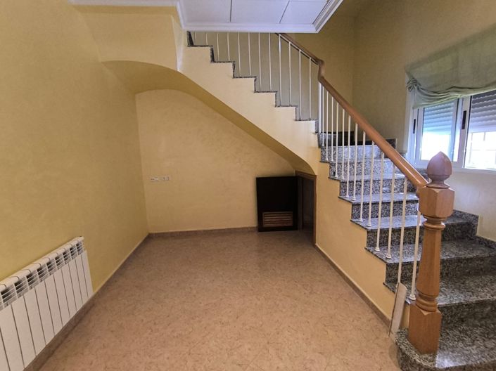 Image No.29-4 Bed Townhouse for sale