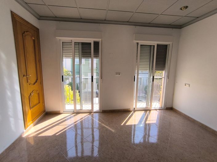 Image No.7-4 Bed Townhouse for sale