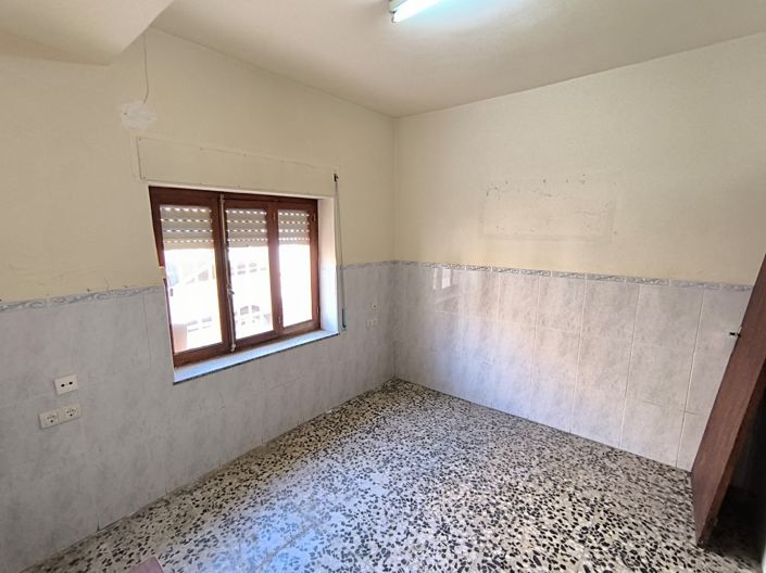 Image No.10-6 Bed Townhouse for sale