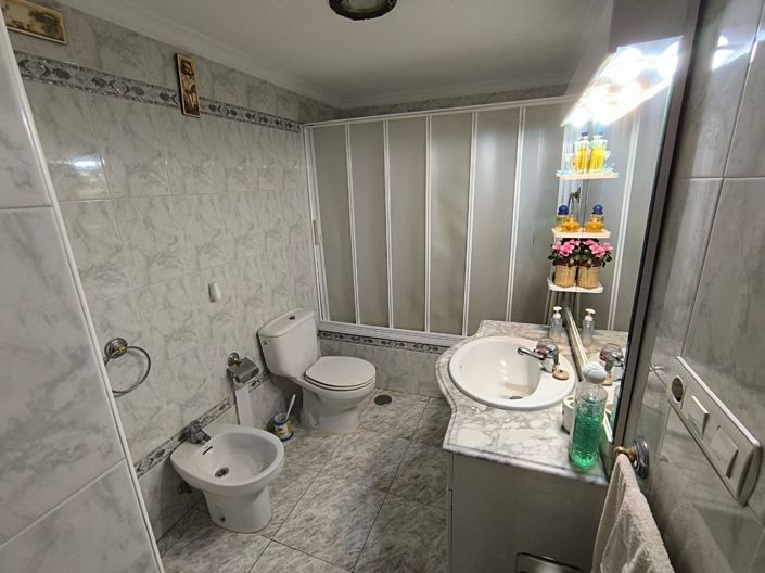 Image No.17-6 Bed Townhouse for sale
