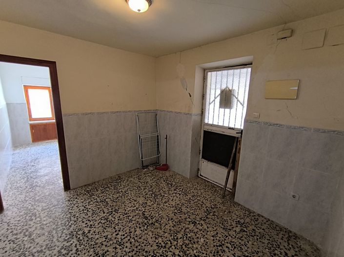Image No.9-6 Bed Townhouse for sale
