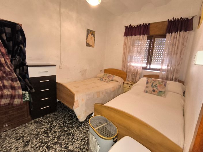 Image No.11-5 Bed Townhouse for sale