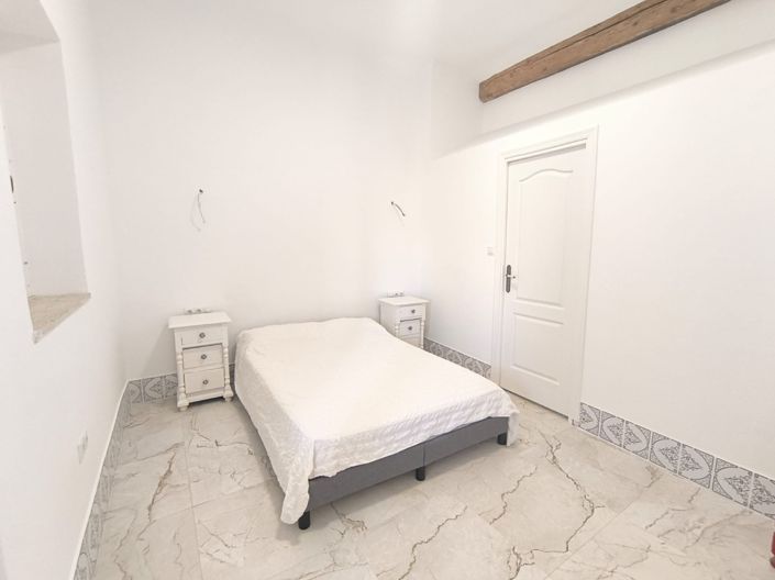Image No.12-8 Bed Property for sale