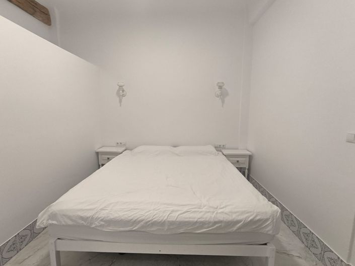 Image No.13-8 Bed Property for sale