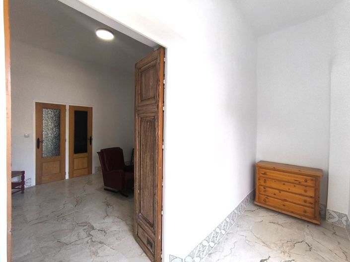 Image No.17-8 Bed Property for sale