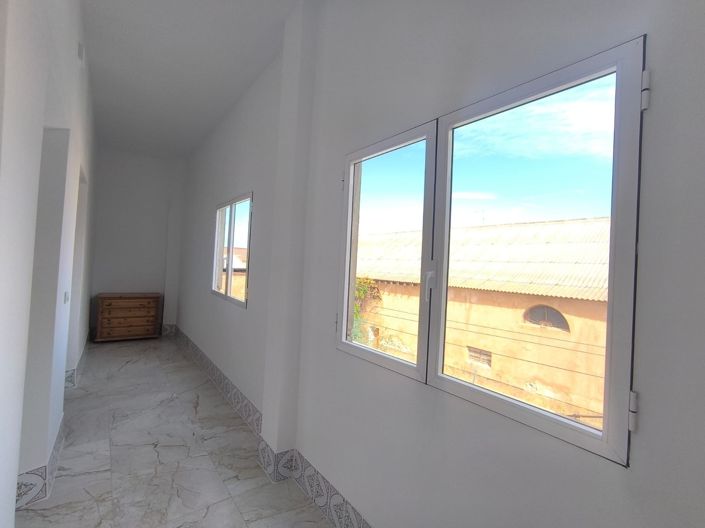 Image No.18-8 Bed Property for sale