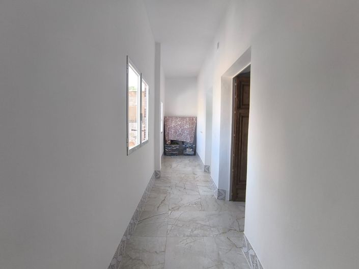 Image No.19-8 Bed Property for sale