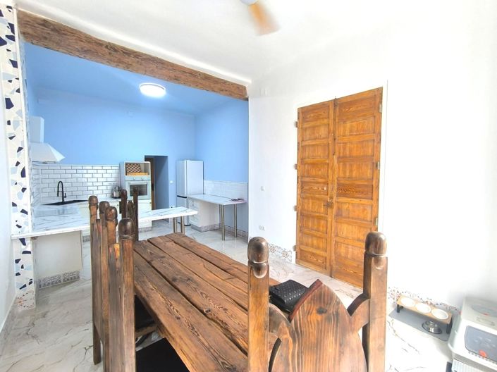Image No.23-8 Bed Property for sale