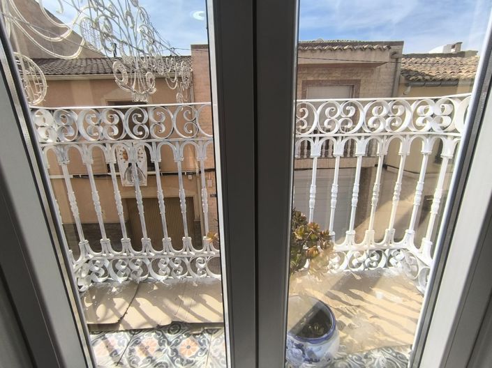 Image No.24-8 Bed Property for sale