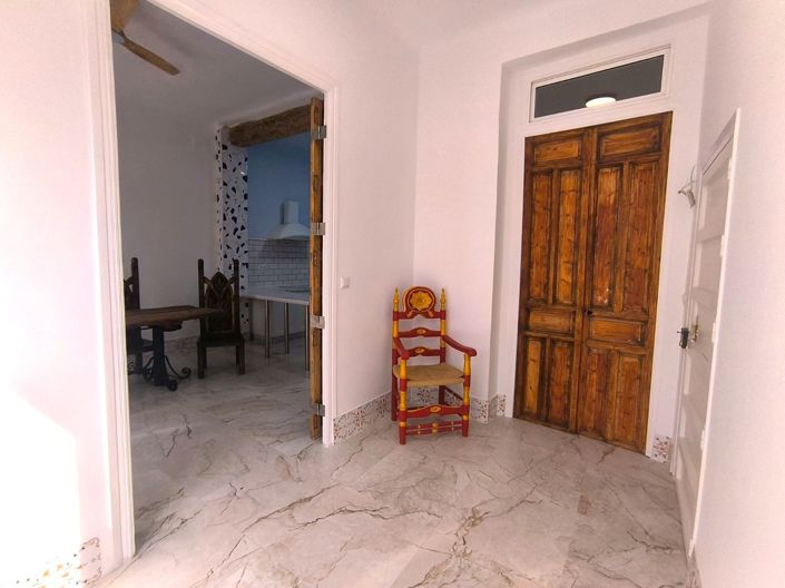 Image No.25-8 Bed Property for sale