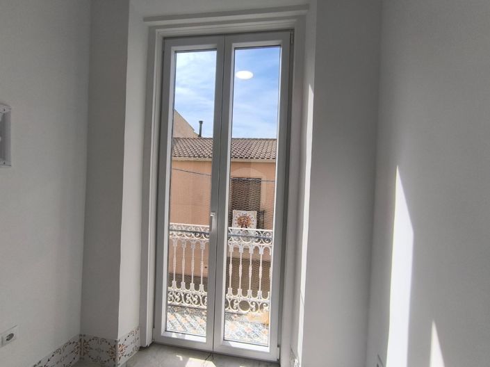 Image No.27-8 Bed Property for sale