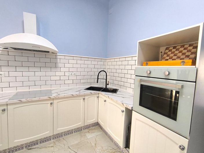 Image No.7-8 Bed Property for sale