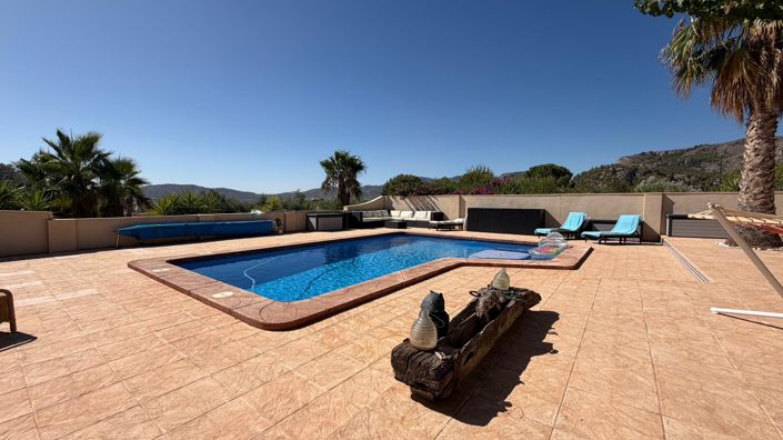 Image No.21-3 Bed Country House for sale
