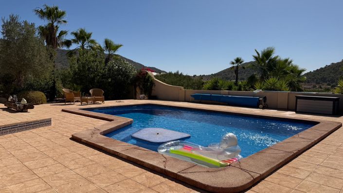 Image No.22-3 Bed Country House for sale