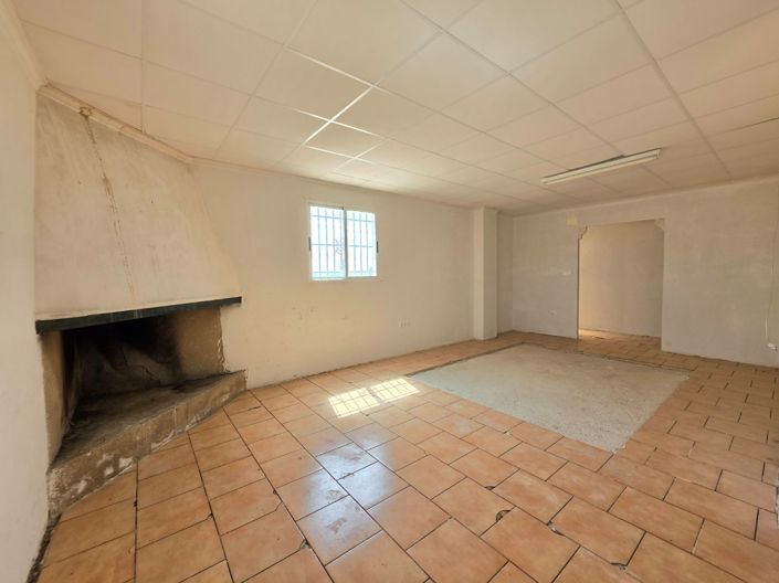 Image No.18-3 Bed Country House for sale