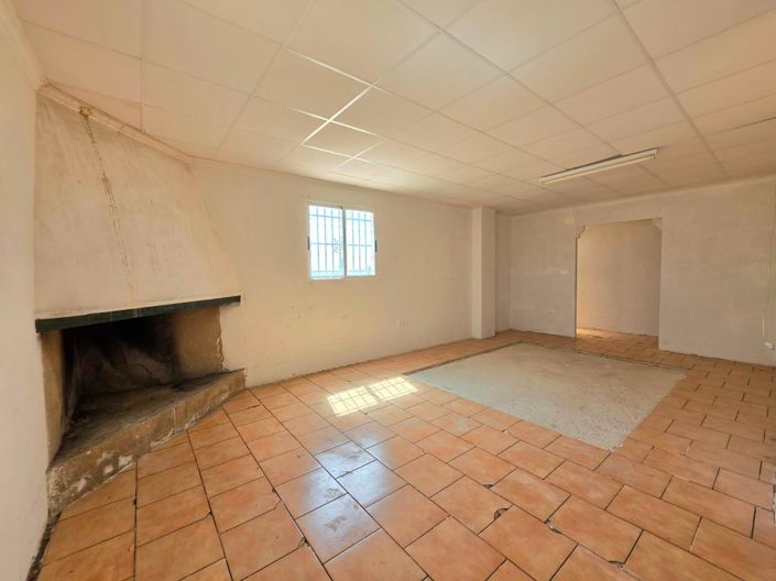 Image No.18-3 Bed Country House for sale