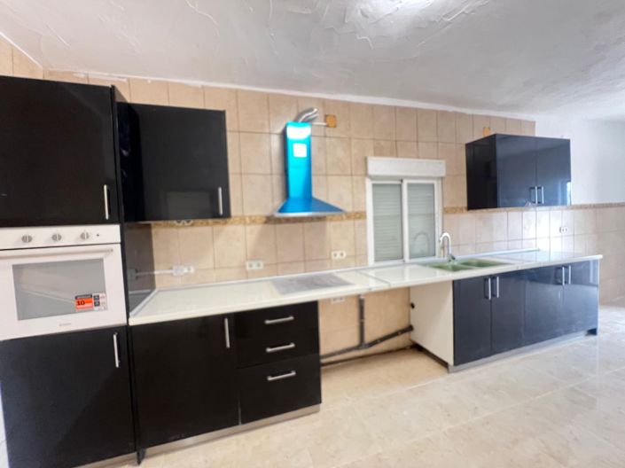 Image No.2-4 Bed Villa for sale