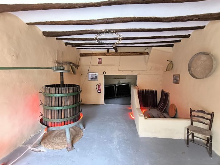 Image No.16-8 Bed Country House for sale