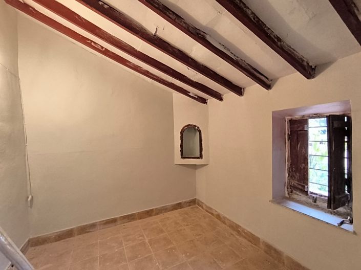 Image No.2-8 Bed Country House for sale