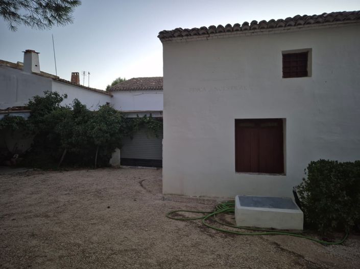 Image No.2-8 Bed Country House for sale
