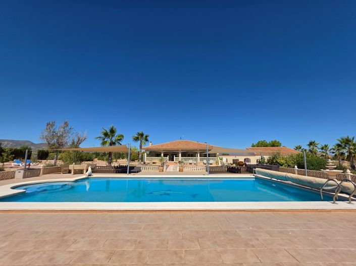 Image No.2-4 Bed Villa for sale