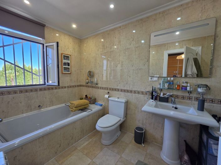 Image No.40-4 Bed Villa for sale
