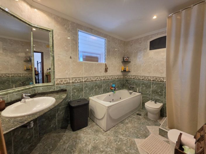 Image No.23-6 Bed Country House for sale