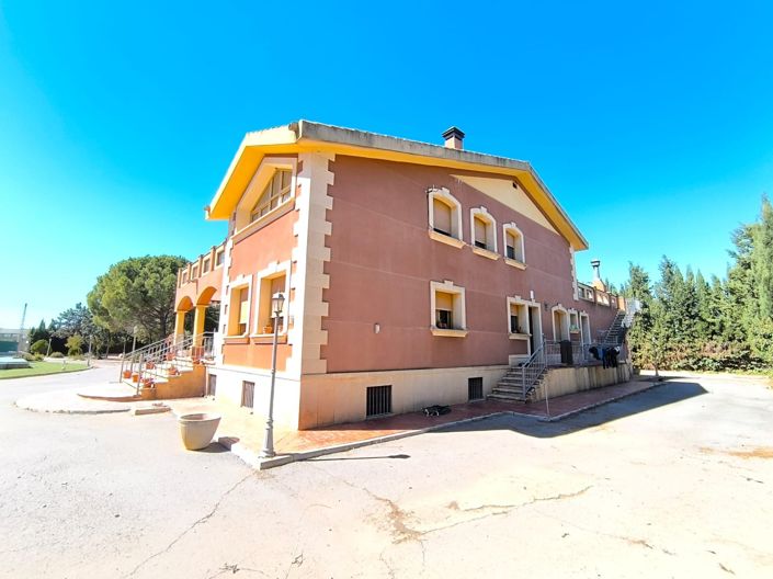 Image No.3-Villa de 6 chambres à vendre à Yecla