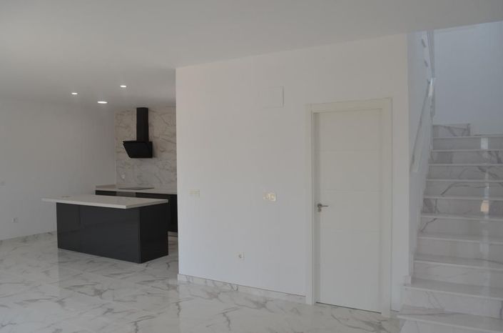 Image No.12-4 Bed Villa for sale