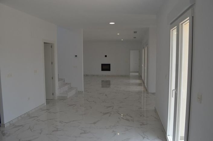 Image No.9-4 Bed Villa for sale