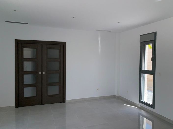 Image No.6-4 Bed Villa for sale