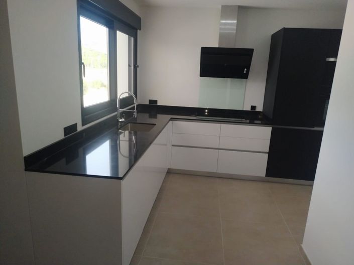 Image No.19-3 Bed Property for sale