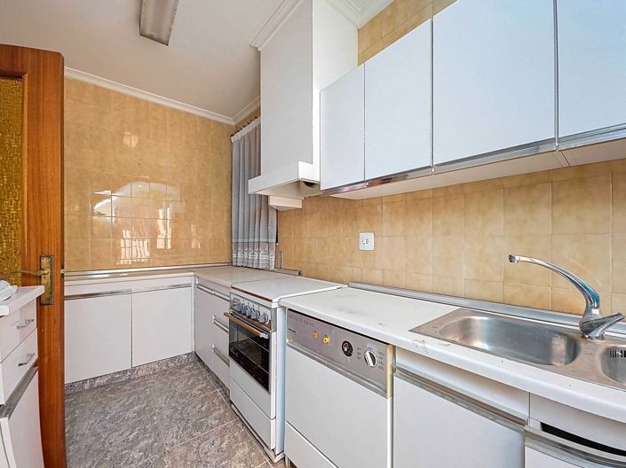 Image No.16-5 Bed Townhouse for sale