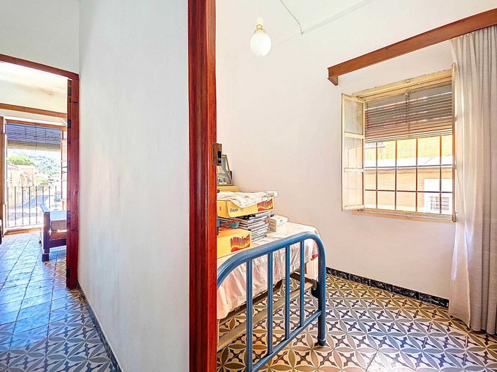 Image No.25-5 Bed Townhouse for sale