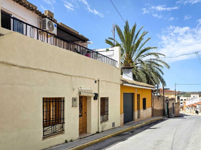 Image No.24-3 Bed Townhouse for sale