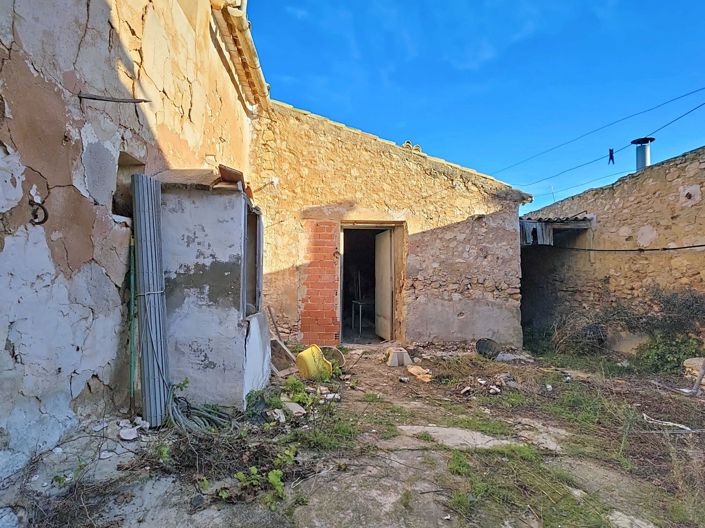 Image No.21-6 Bed Townhouse for sale