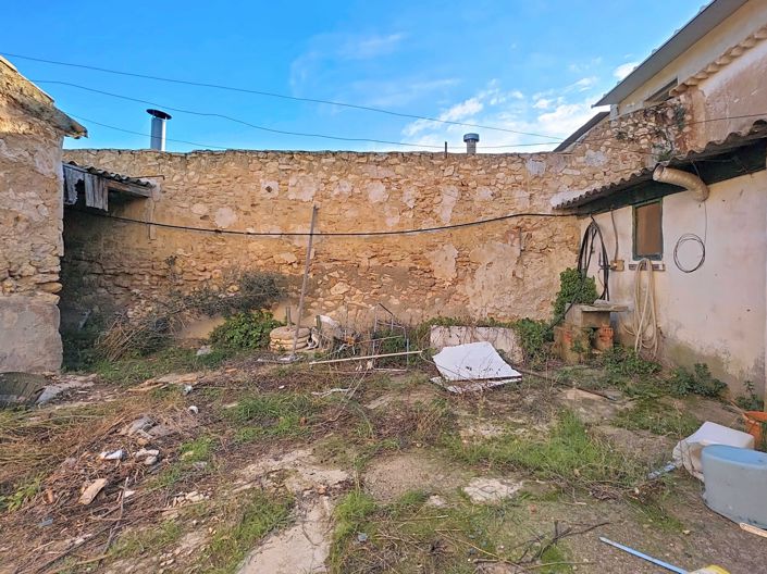 Image No.22-6 Bed Townhouse for sale
