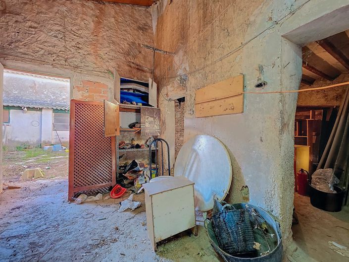 Image No.30-6 Bed Townhouse for sale