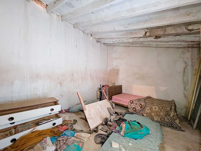 Image No.37-6 Bed Townhouse for sale